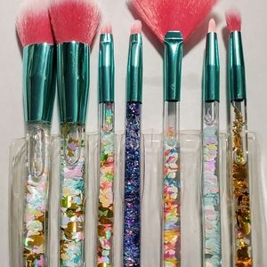 Floating Glitter Make-up Brushes